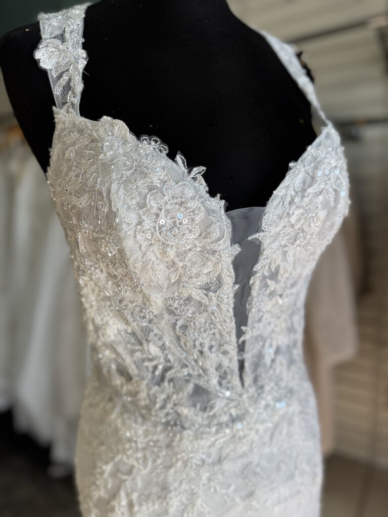 Jessica McClintock Keyhole Back Wedding Dress 12