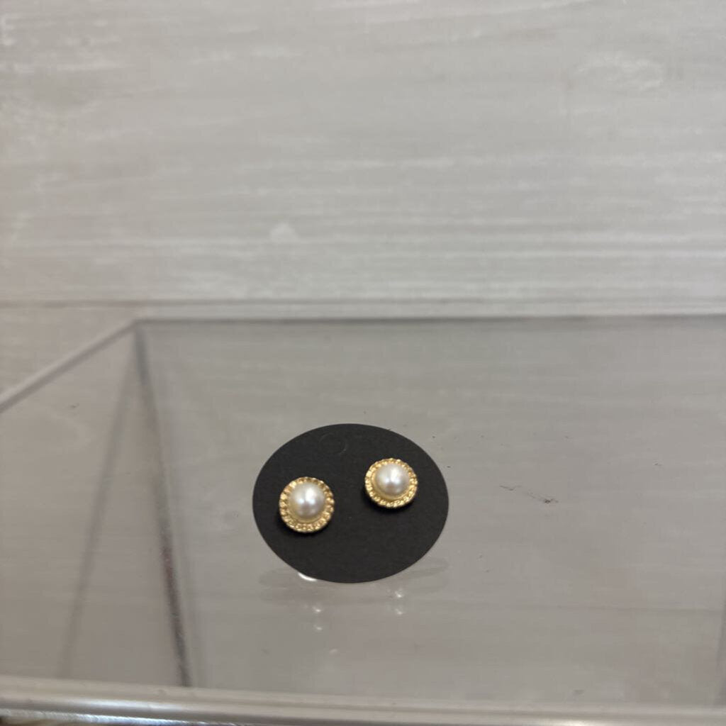 Vintage Small Pearl Earrings