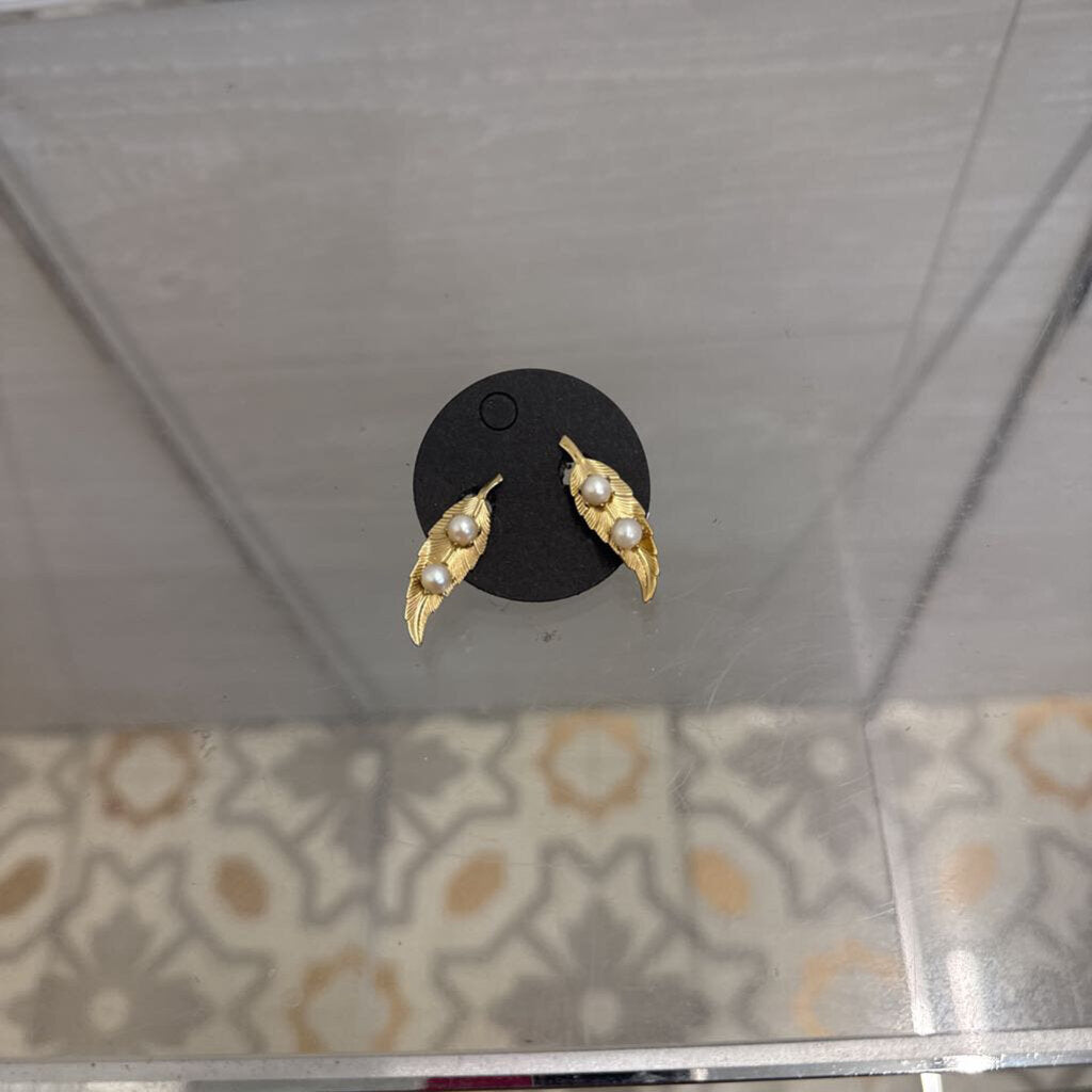 Vintage Pearl Leaf Clip On Earrings