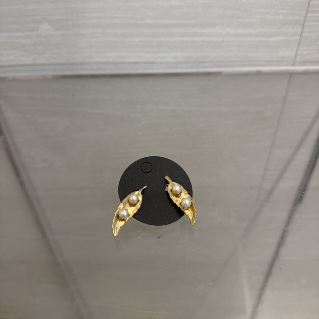 Vintage Pearl Leaf Clip On Earrings