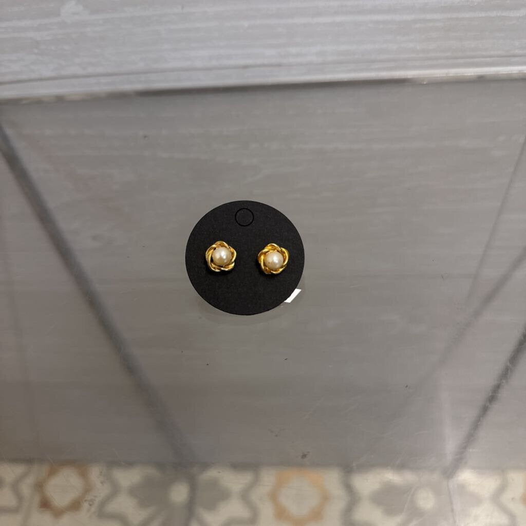 Vintage Pearl Small Stud Earrings