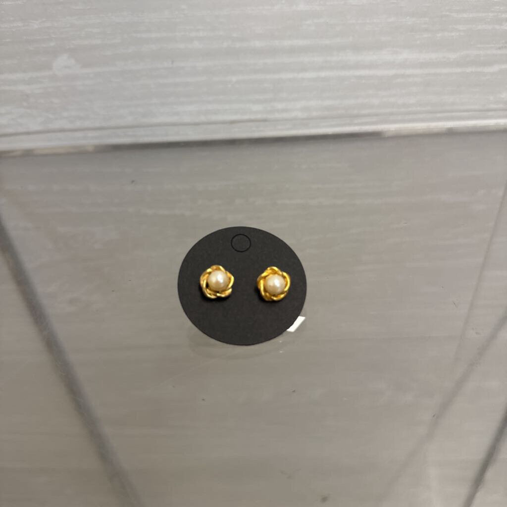 Vintage Pearl Small Stud Earrings