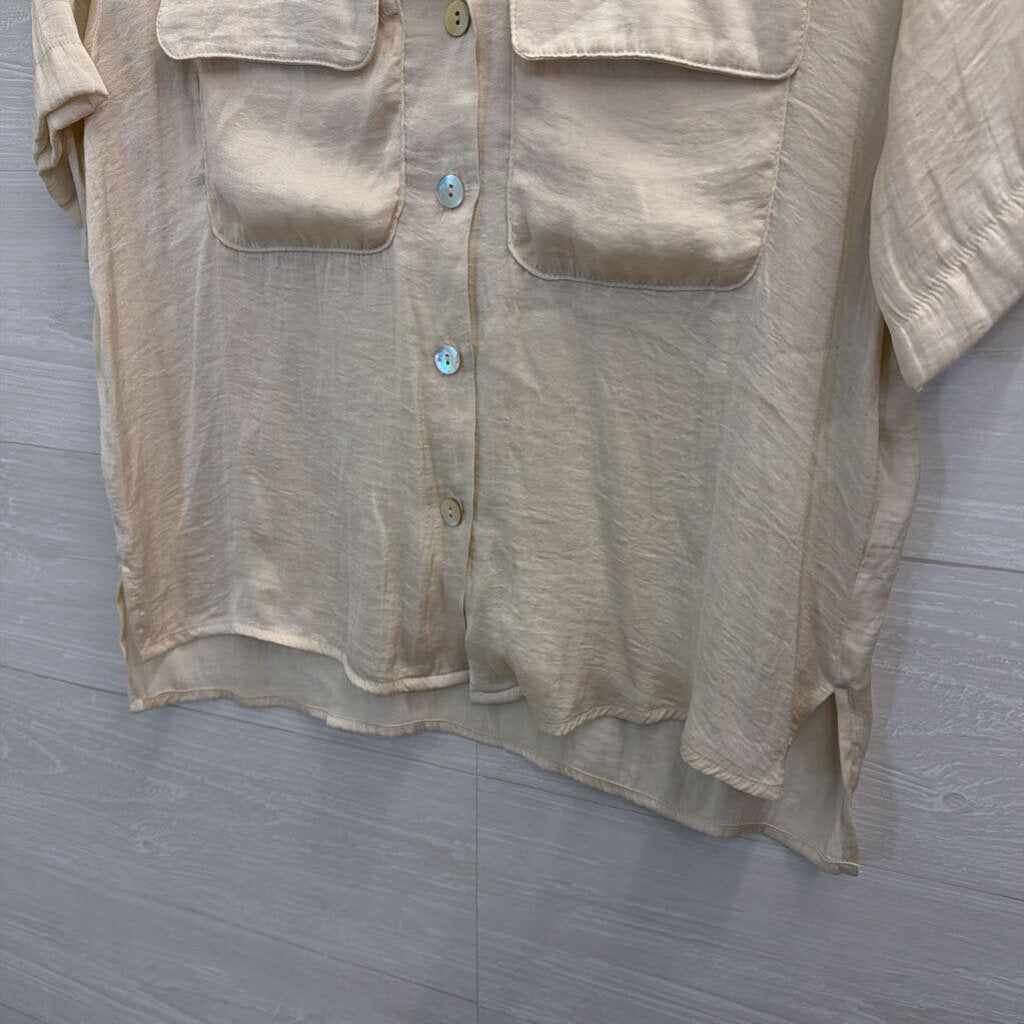 Cream Silky Short Sleeve Buttondown Small