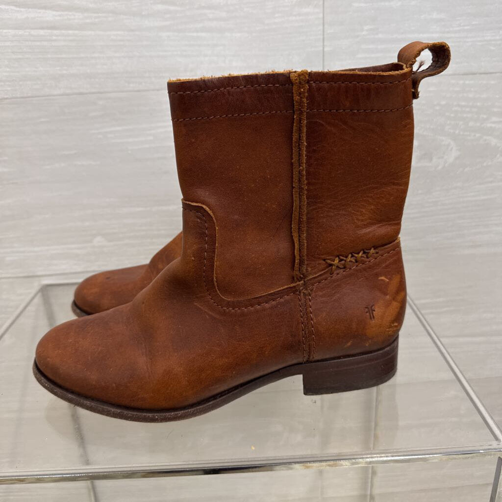 Frye Cara Short Oiled Leather Pull-On Boots 6