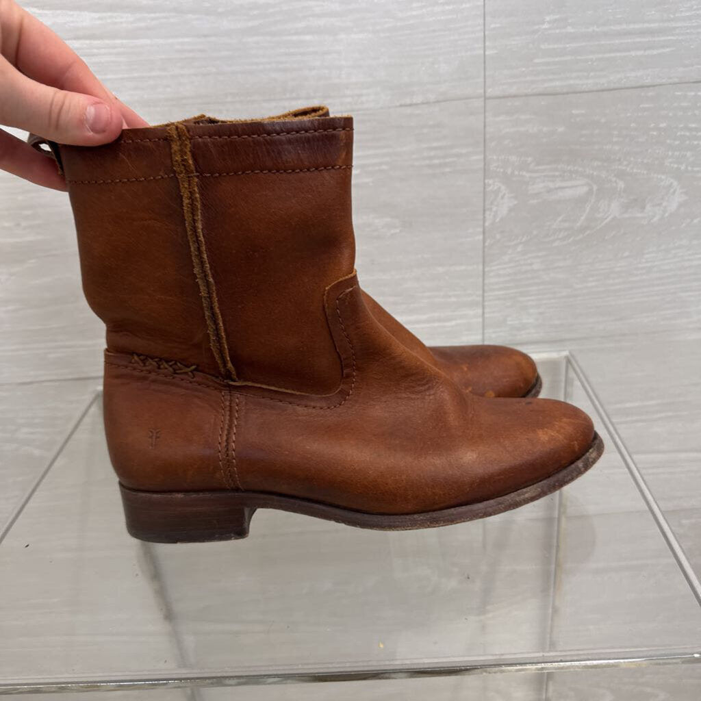 Frye Cara Short Oiled Leather Pull-On Boots 6