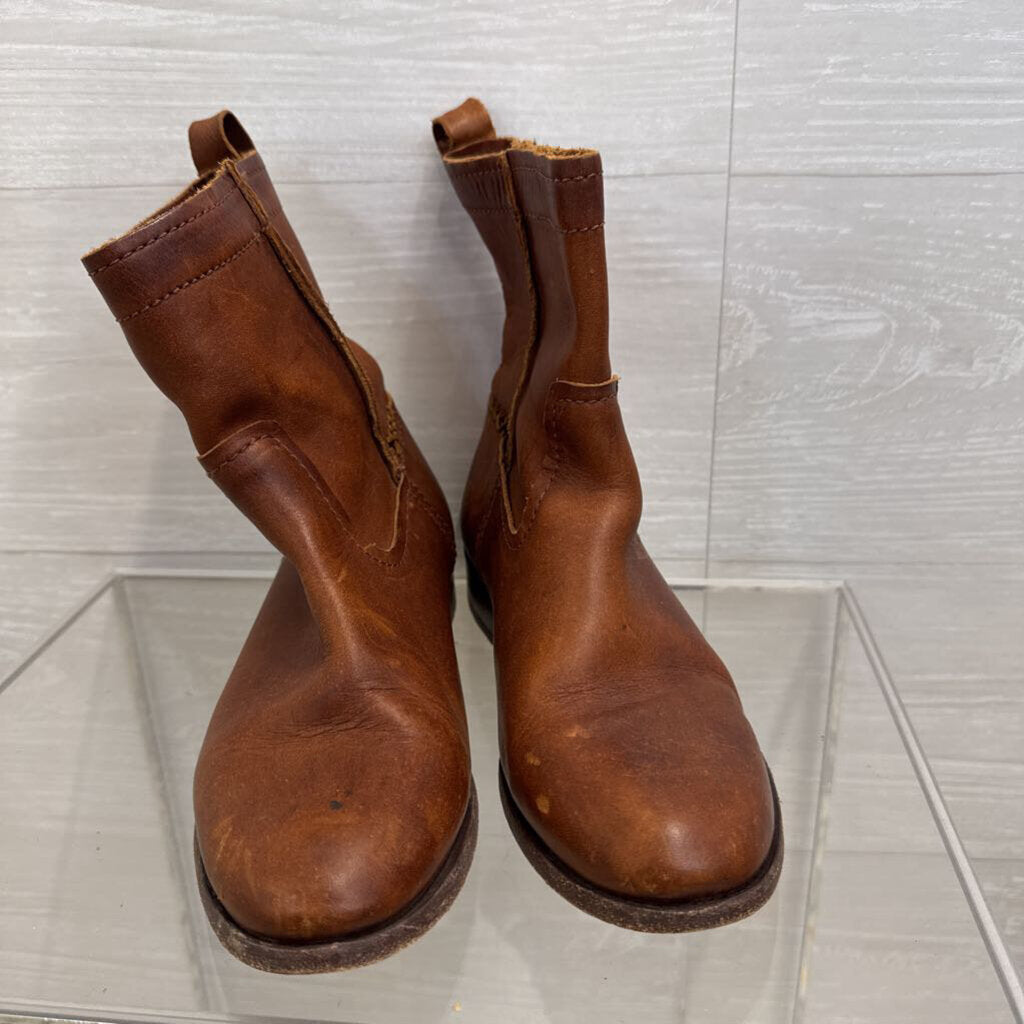 Frye Cara Short Oiled Leather Pull-On Boots 6