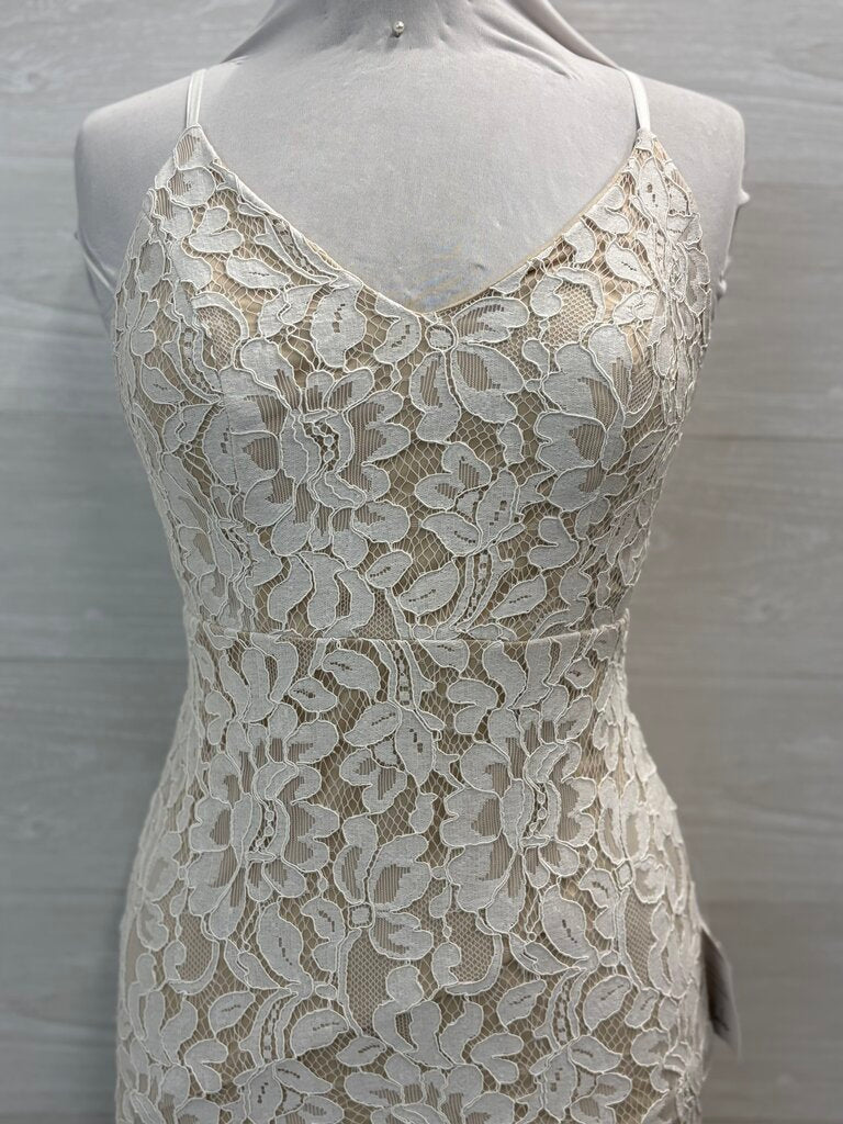 Lulu's Ivory/Champagne Lace Bridal Gown Medium