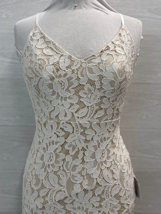 Lulu's Ivory/Champagne Lace Bridal Gown Medium