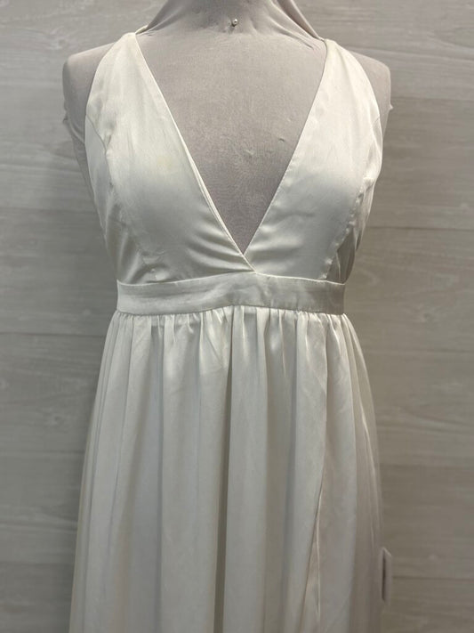 Lulu's Ivory Silky Simple Halter Bridal Gown Medium