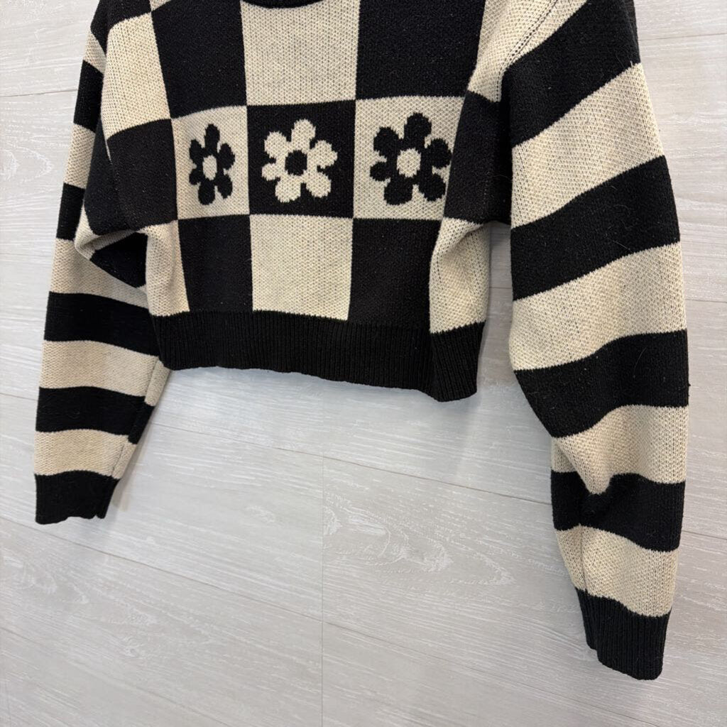 Bittersweet Black/ Beige Cropped Checkered Sweater Extra Small