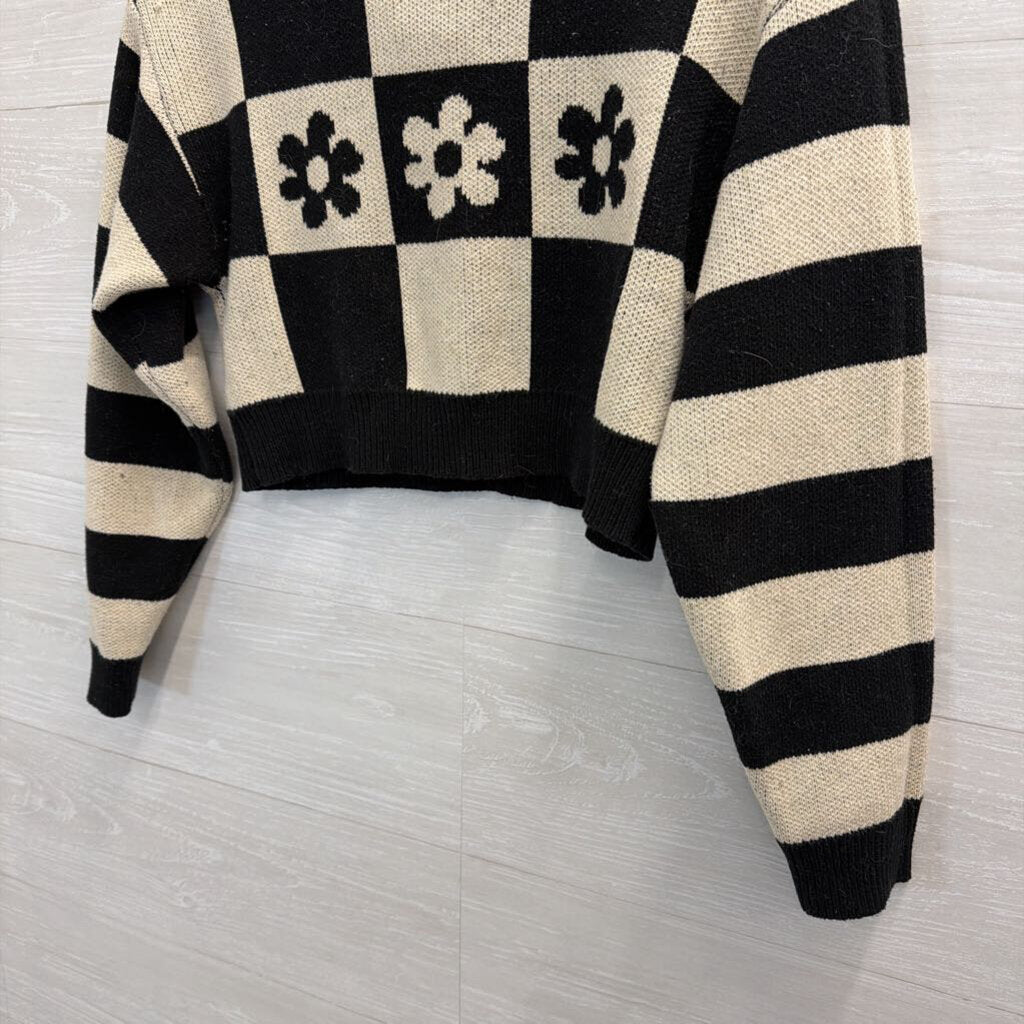 Bittersweet Black/ Beige Cropped Checkered Sweater Extra Small