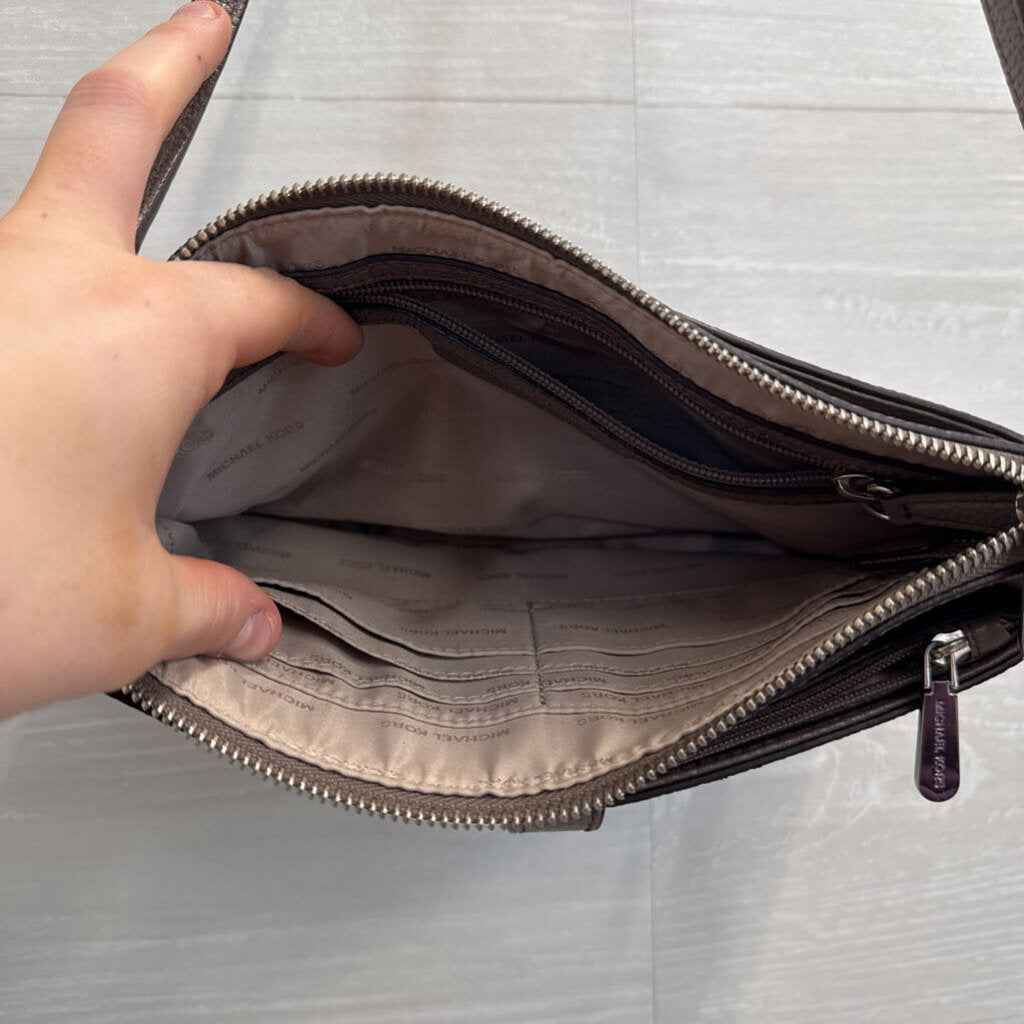 Michael Kors Grey Pebbled Leather Mercer Large Snap Pocket Crossbody Purse