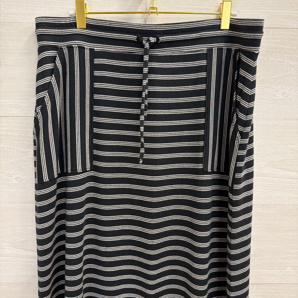 T by Talbots Black/ White Striped Pull On Midi Skirt Large