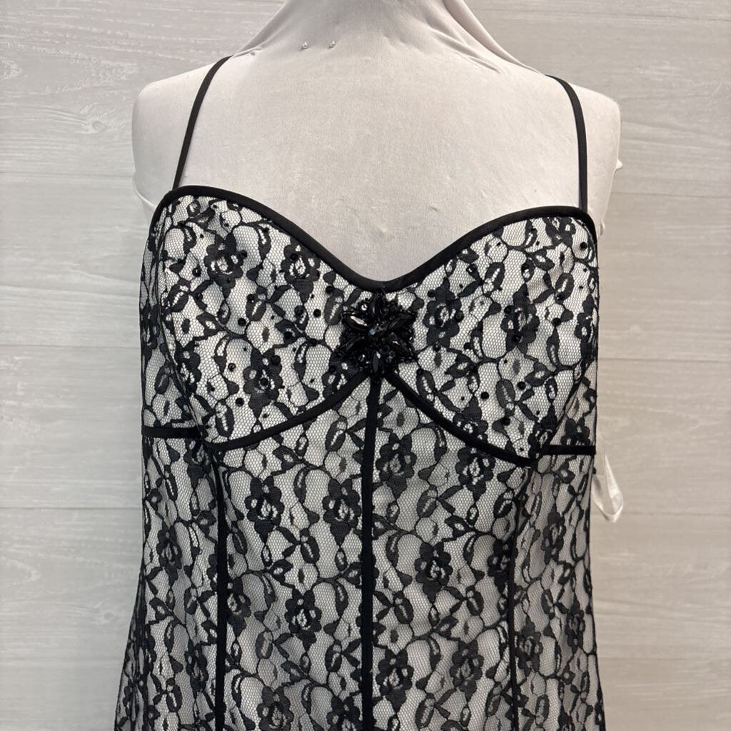 David's Bridal White/ Black Lace Overlay Long Formal Dress 20