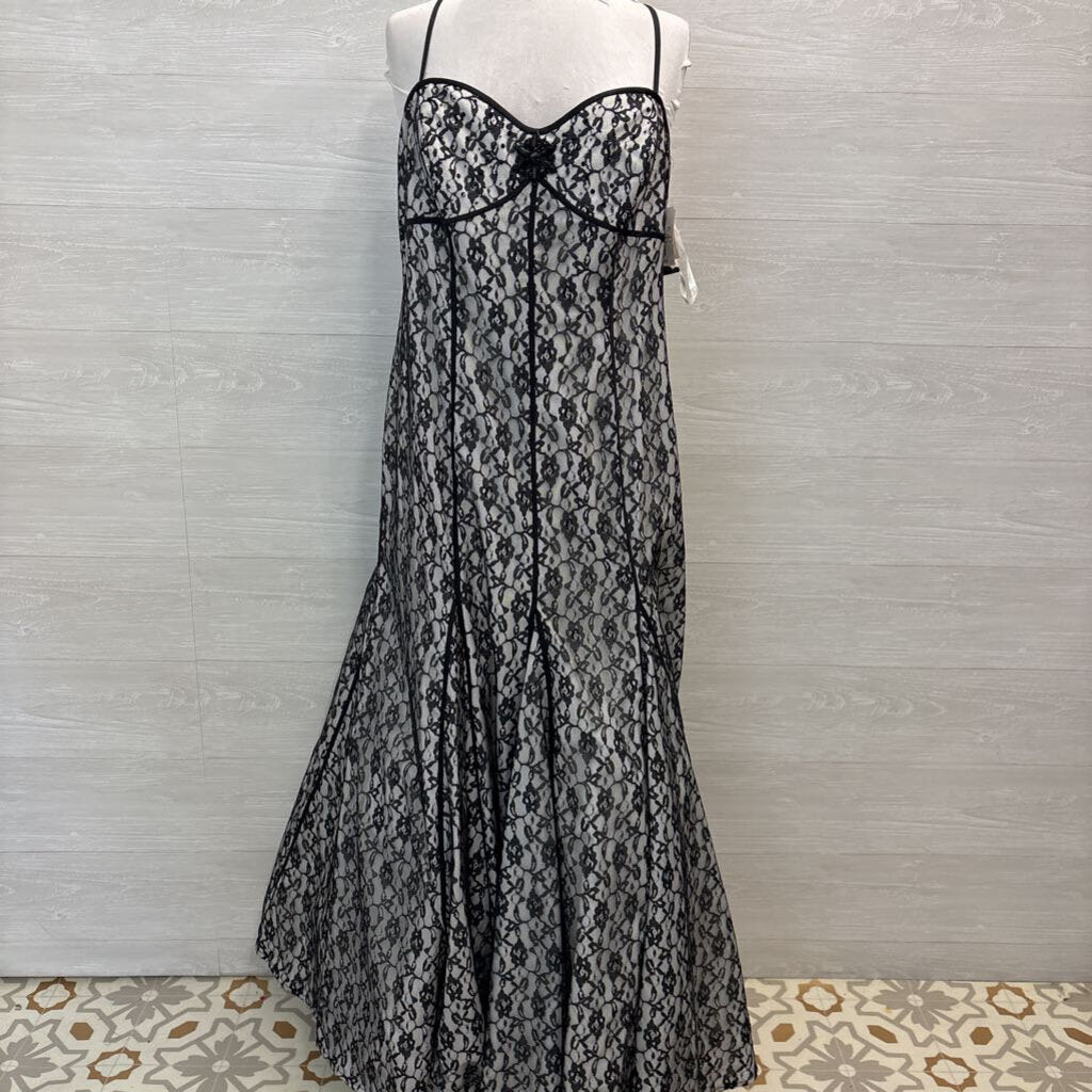 David's Bridal White/ Black Lace Overlay Long Formal Dress 20
