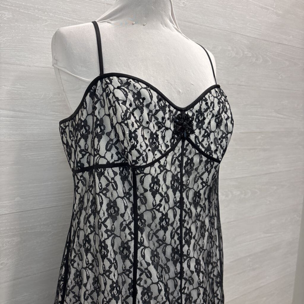 David's Bridal White/ Black Lace Overlay Long Formal Dress 20