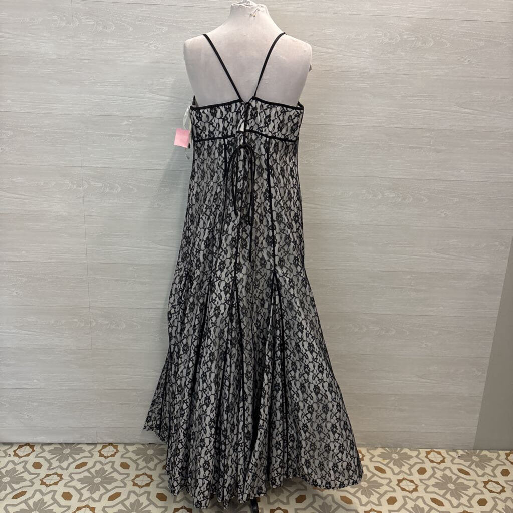 David's Bridal White/ Black Lace Overlay Long Formal Dress 20