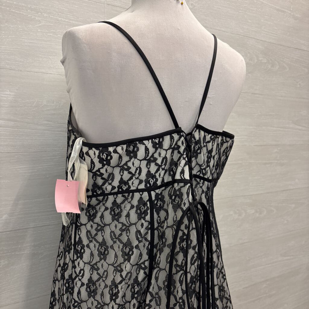David's Bridal White/ Black Lace Overlay Long Formal Dress 20