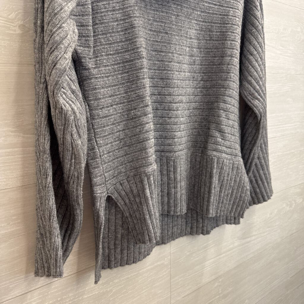Moth Grey Turtleneck Sweater Small
