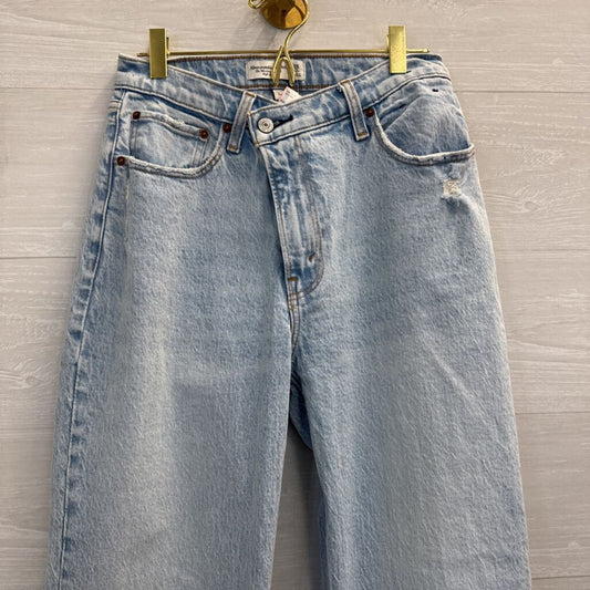 Abercrombie and Fitch Light Wash The 90s Relaxed Jean High Rise Jeans 26