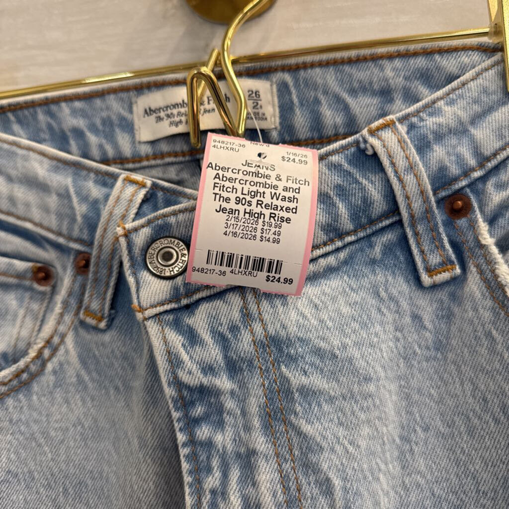 Abercrombie and Fitch Light Wash The 90s Relaxed Jean High Rise Jeans 26
