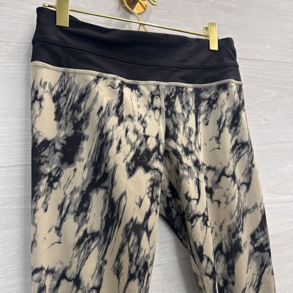 Lululemon Black/ Beige Print Cropped Leggings 6