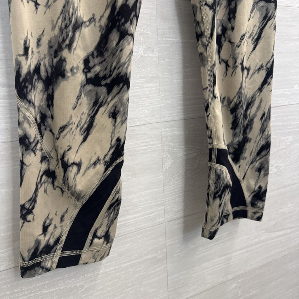 Lululemon Black/ Beige Print Cropped Leggings 6