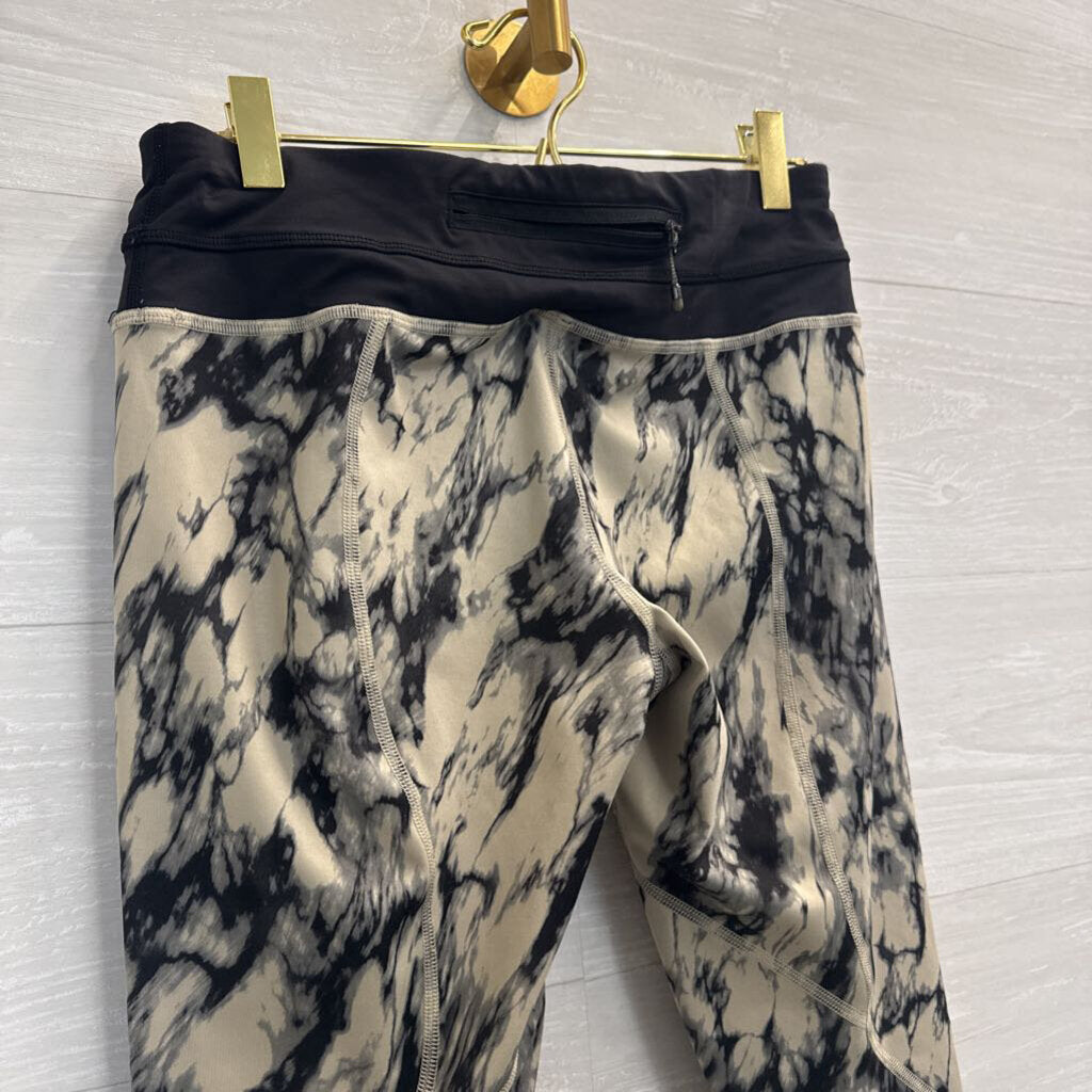 Lululemon Black/ Beige Print Cropped Leggings 6