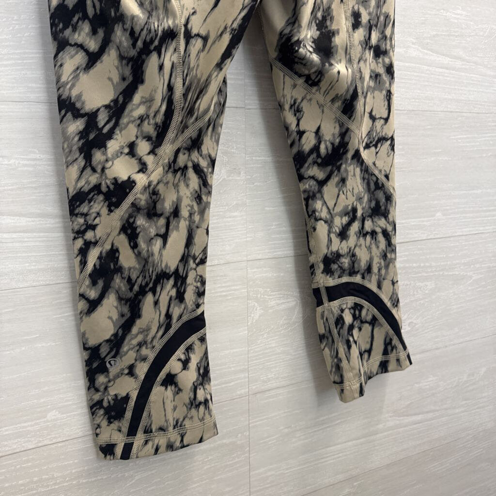 Lululemon Black/ Beige Print Cropped Leggings 6