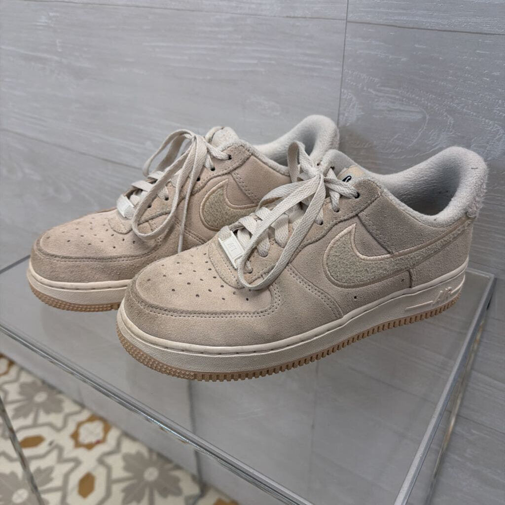 Nike Cream Suede/ Sherpa Air Force 1 07 SE 6.5