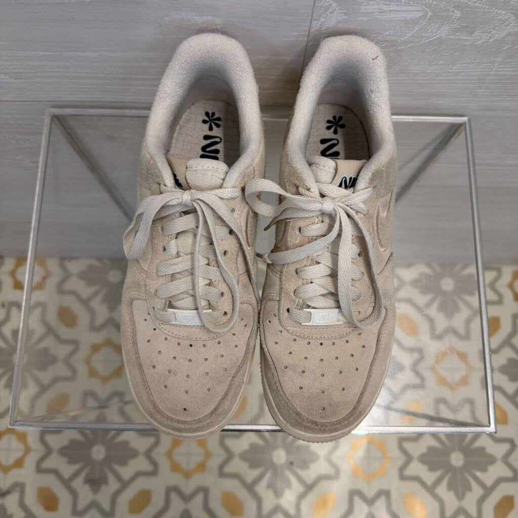 Nike Cream Suede/ Sherpa Air Force 1 07 SE 6.5