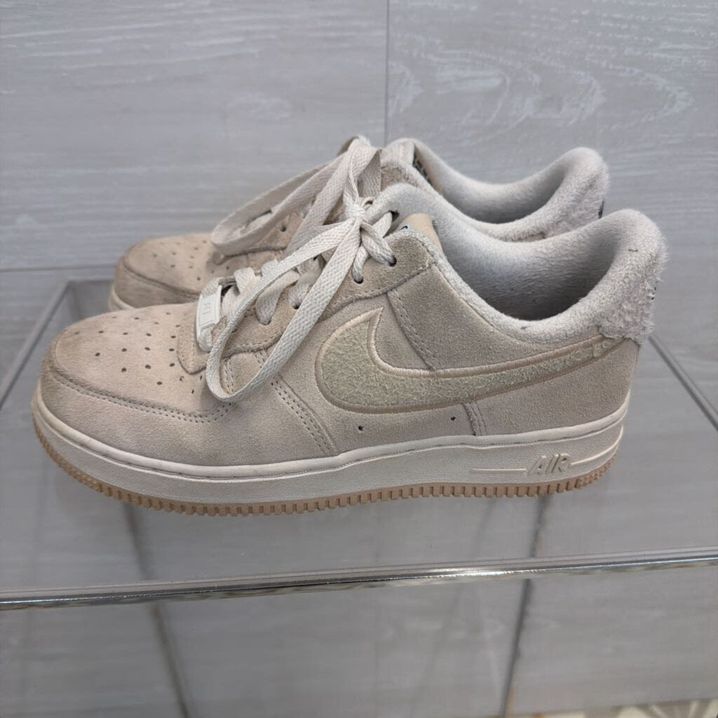 Nike Cream Suede/ Sherpa Air Force 1 07 SE 6.5
