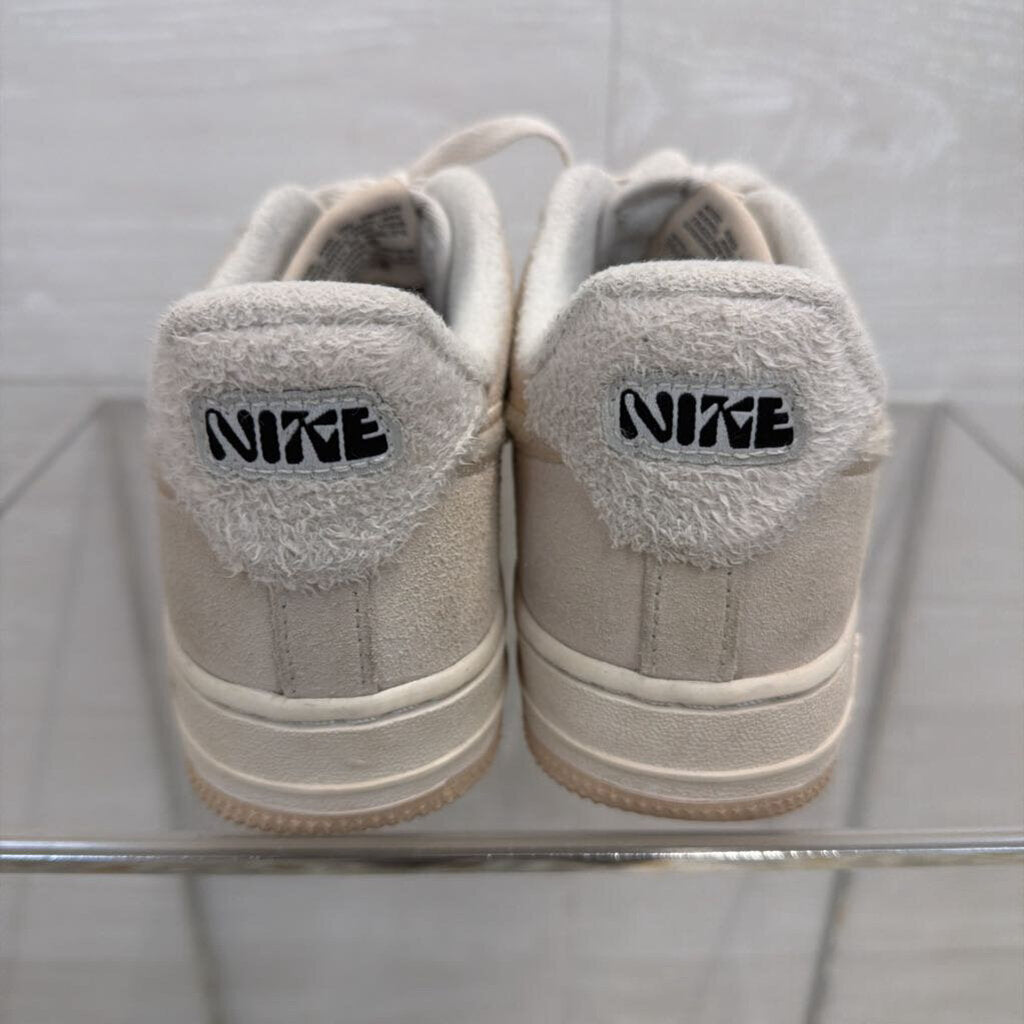 Nike Cream Suede/ Sherpa Air Force 1 07 SE 6.5