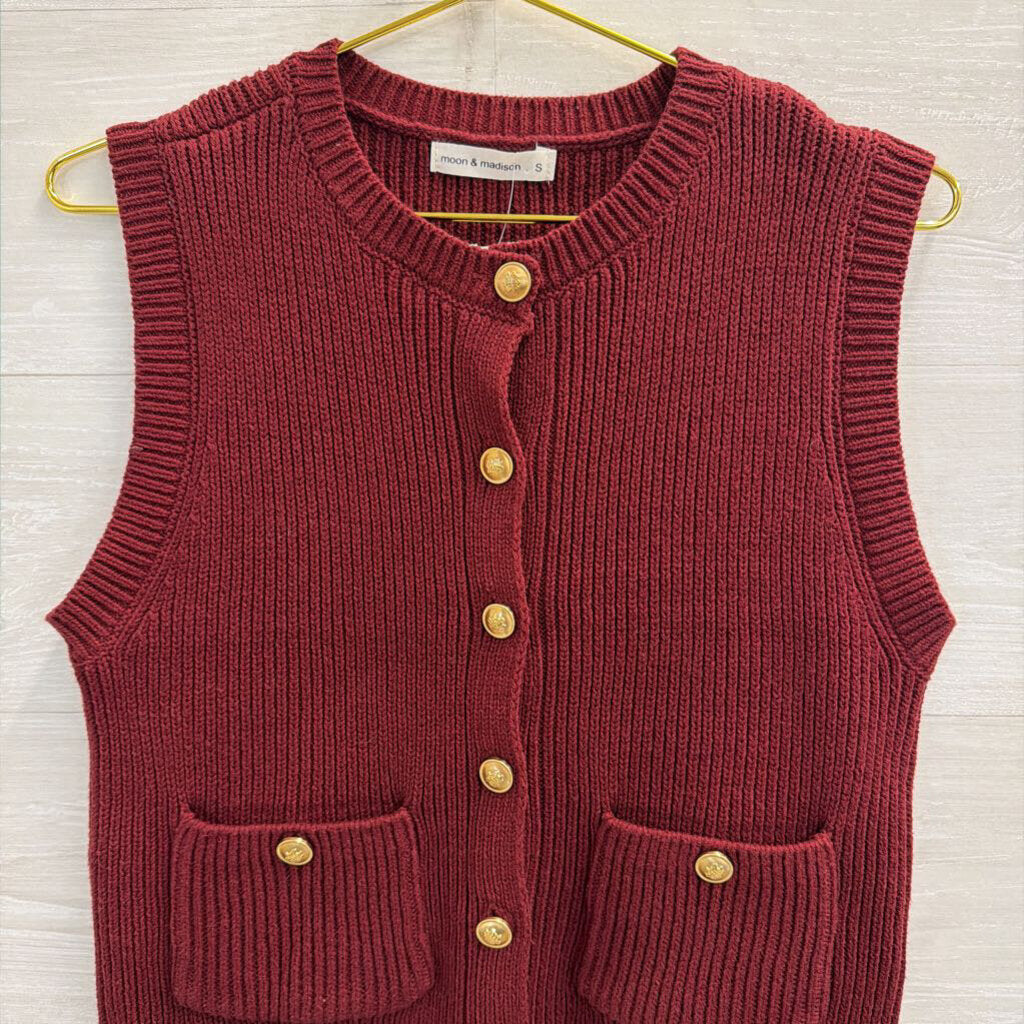 Moon and Madison Burgundy Knit Gold Button Sweater Vest Small