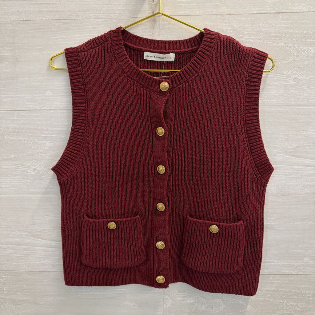 Moon and Madison Burgundy Knit Gold Button Sweater Vest Small