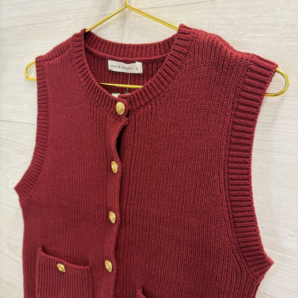 Moon and Madison Burgundy Knit Gold Button Sweater Vest Small