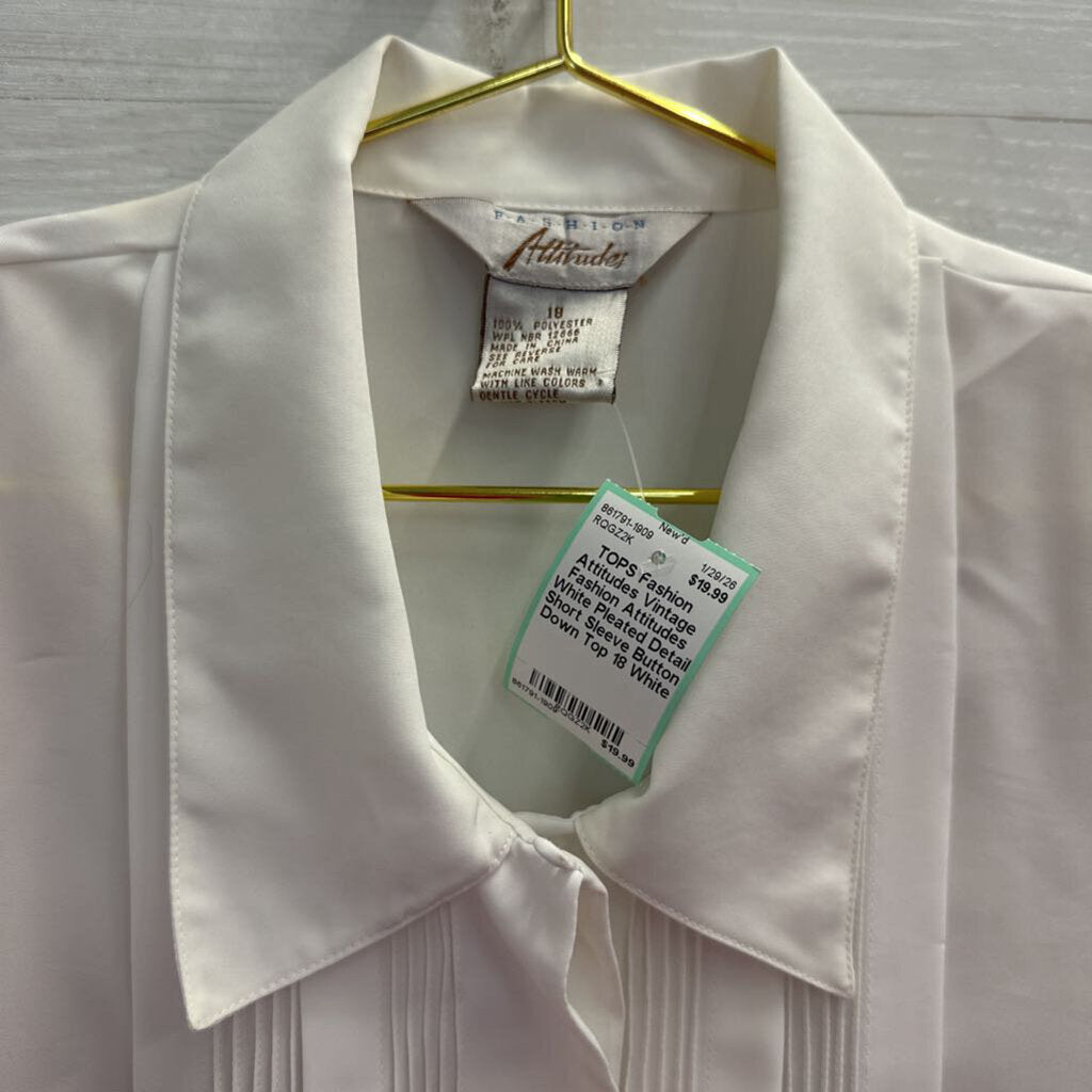 Vintage Fashion Attitudes White Pleated Detail Short Sleeve Button Down Top 18