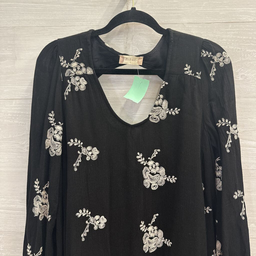 Altar'd State Black/ White Embroidered Long Sleeve Dress Medium