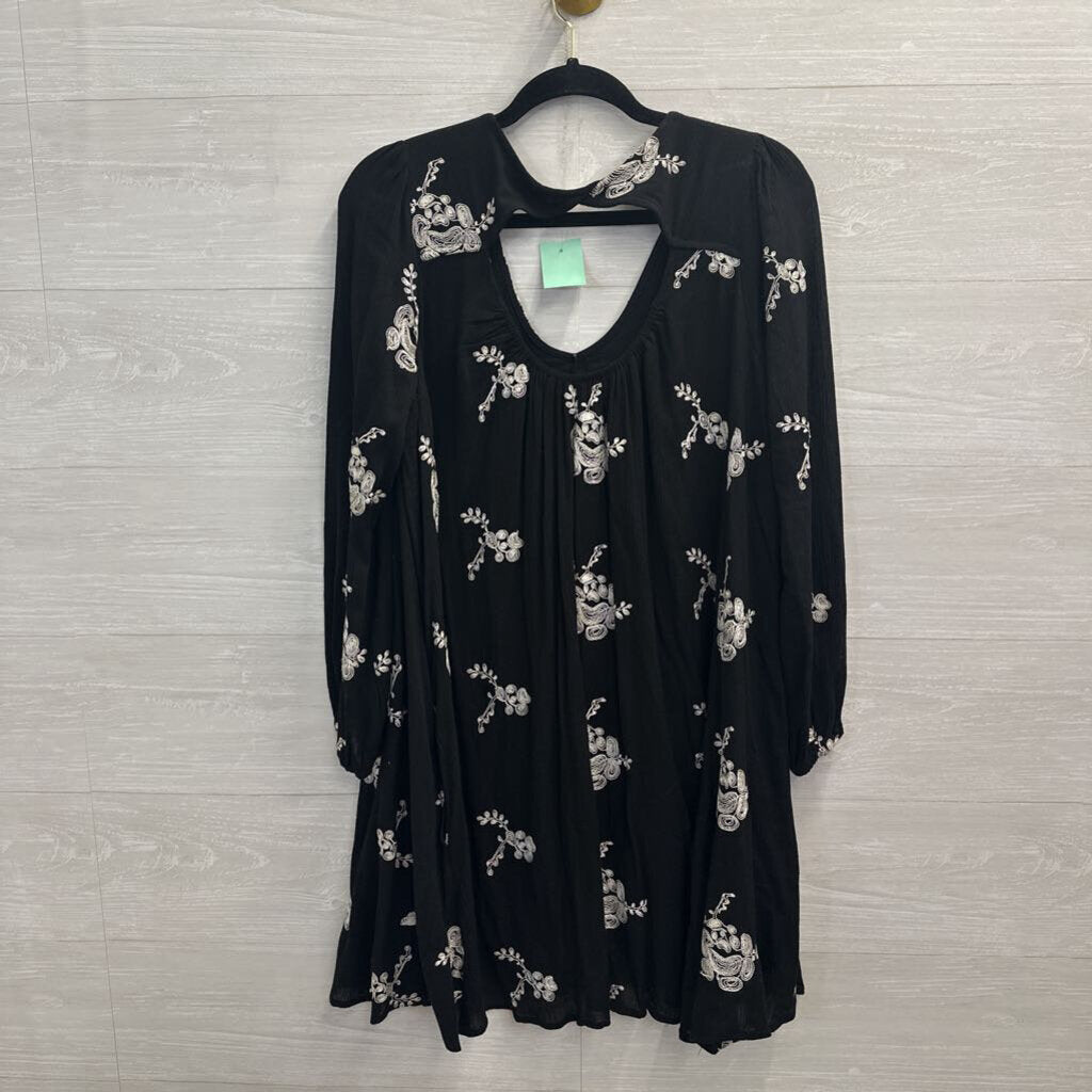 Altar'd State Black/ White Embroidered Long Sleeve Dress Medium