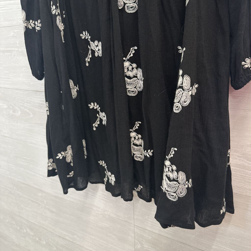 Altar'd State Black/ White Embroidered Long Sleeve Dress Medium