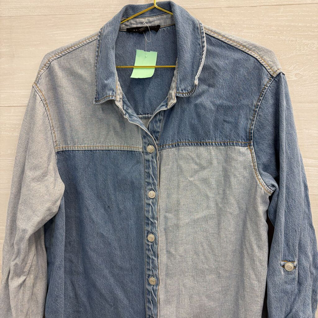 Jane and Delancy Medium/ Light Wash Denim Long Sleeve Button Down Top Large