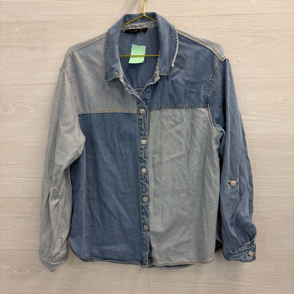 Jane and Delancy Medium/ Light Wash Denim Long Sleeve Button Down Top Large