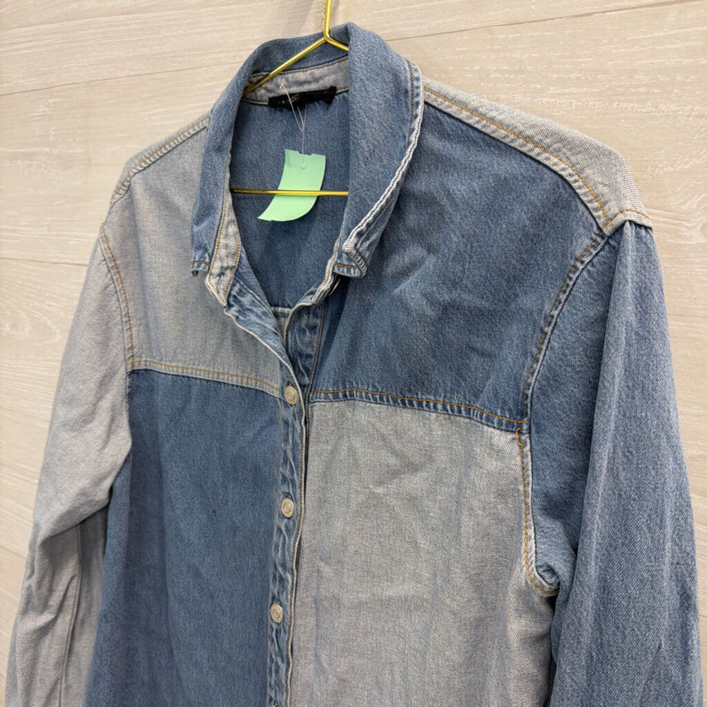 Jane and Delancy Medium/ Light Wash Denim Long Sleeve Button Down Top Large