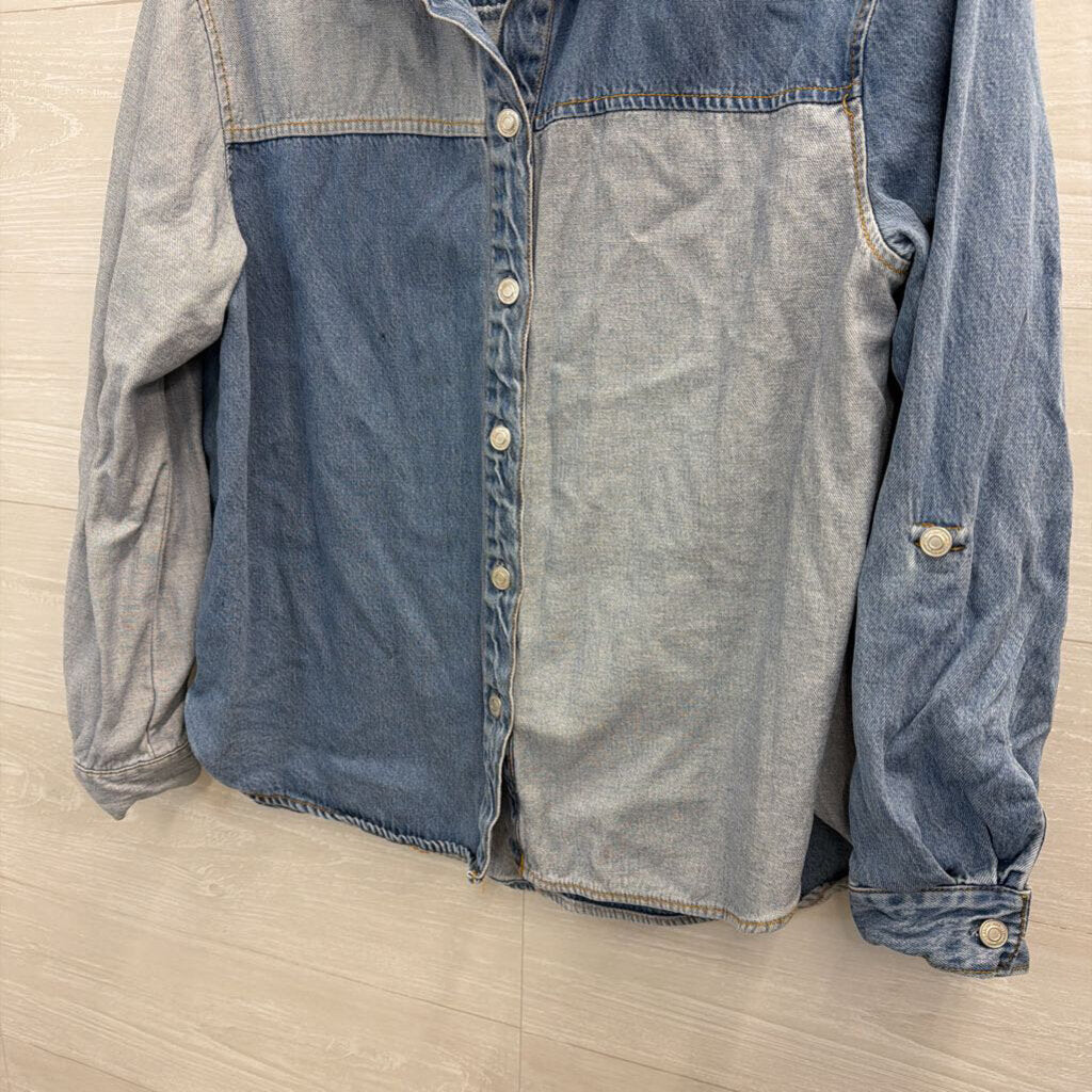Jane and Delancy Medium/ Light Wash Denim Long Sleeve Button Down Top Large