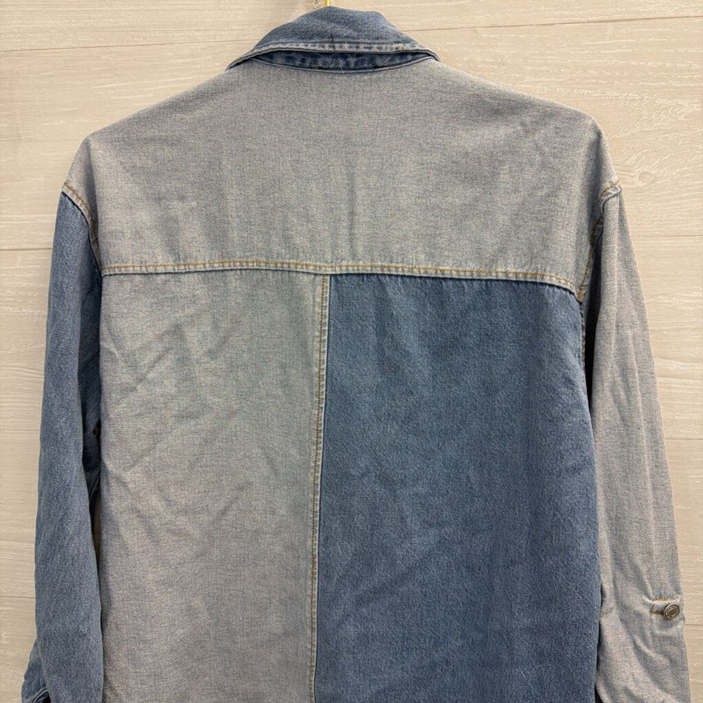 Jane and Delancy Medium/ Light Wash Denim Long Sleeve Button Down Top Large
