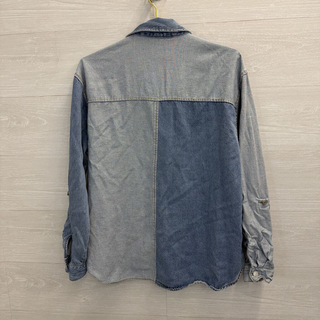 Jane and Delancy Medium/ Light Wash Denim Long Sleeve Button Down Top Large