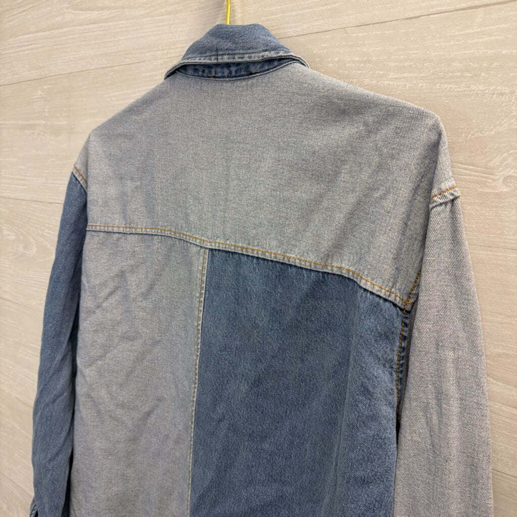 Jane and Delancy Medium/ Light Wash Denim Long Sleeve Button Down Top Large