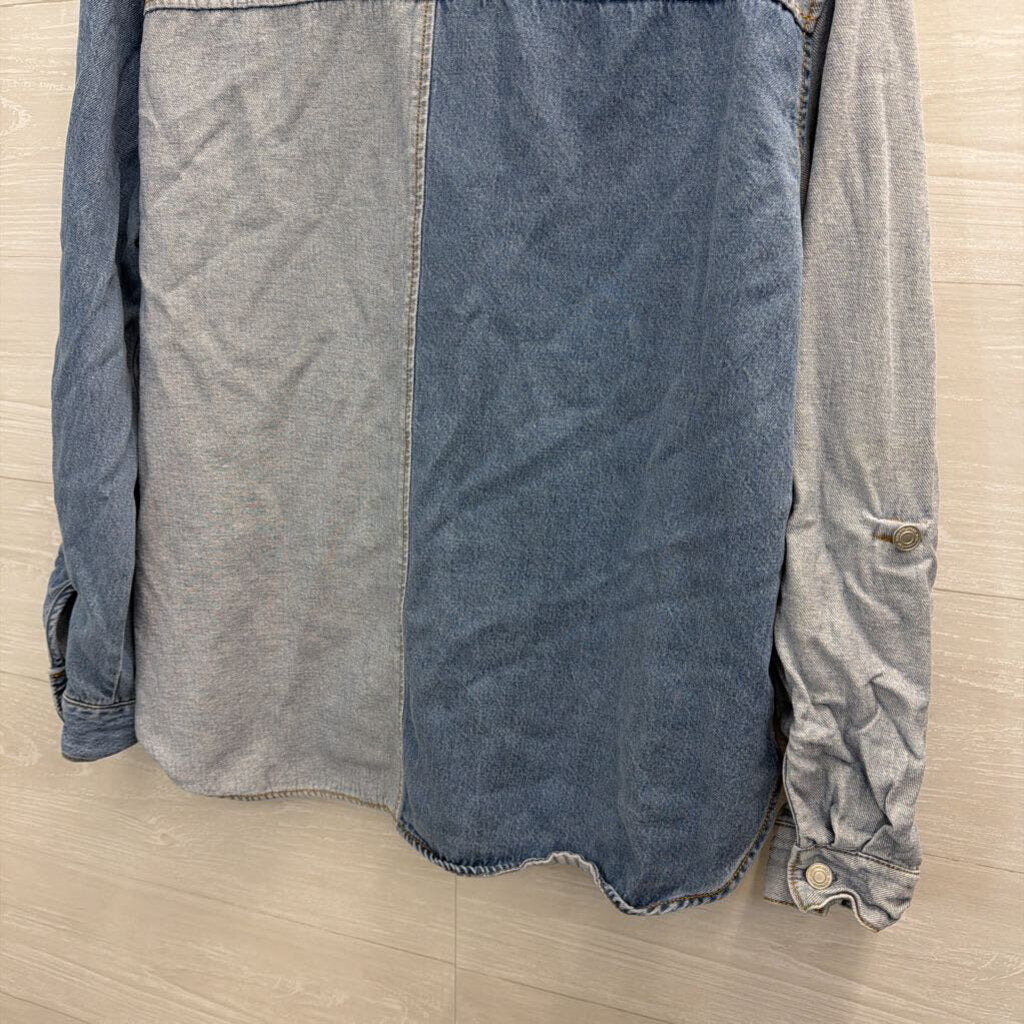 Jane and Delancy Medium/ Light Wash Denim Long Sleeve Button Down Top Large