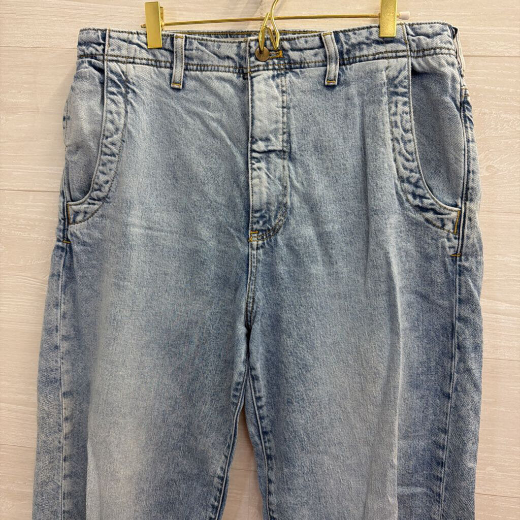 Pilcro Light Wash Wide Leg Mom Jeans 30