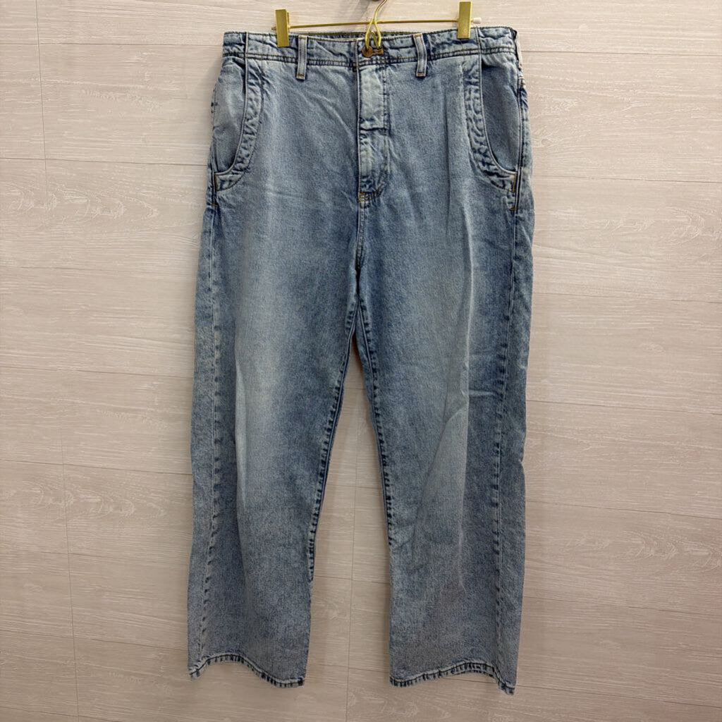 Pilcro Light Wash Wide Leg Mom Jeans 30
